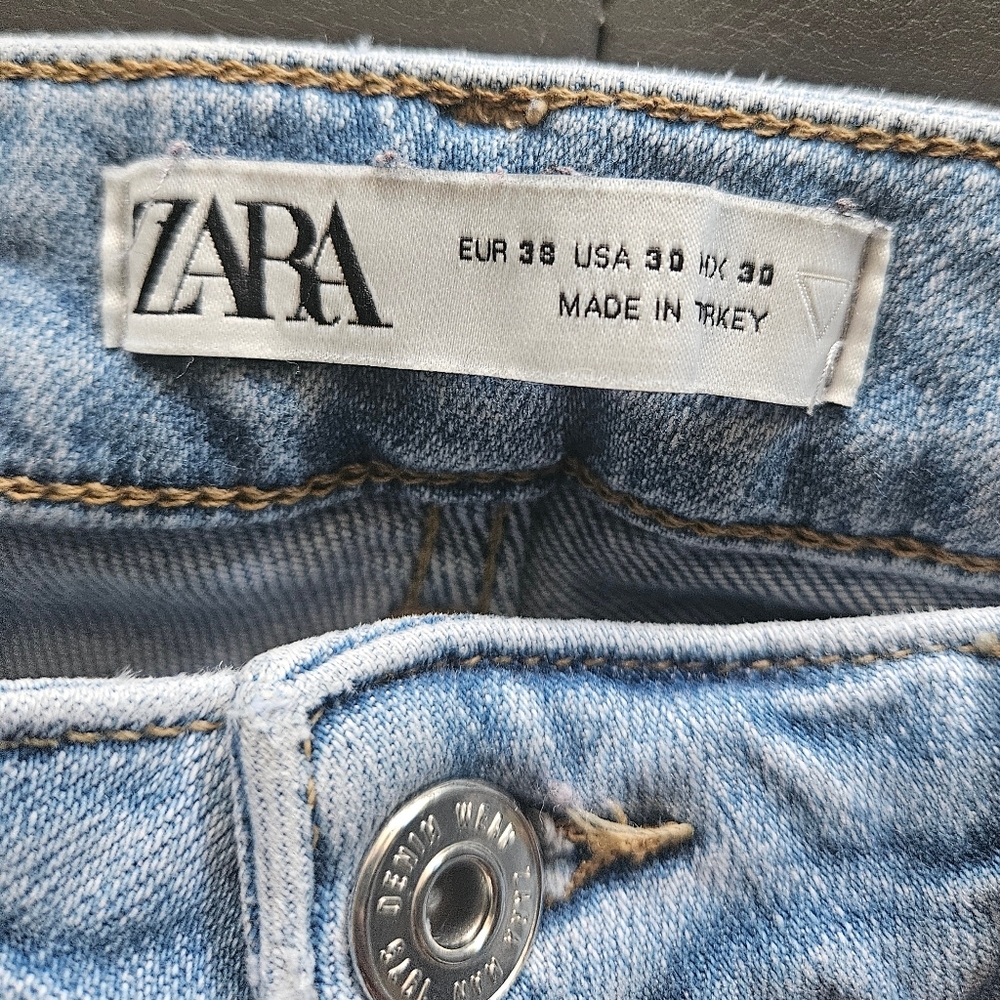 Jeans - Picture 2 of 3